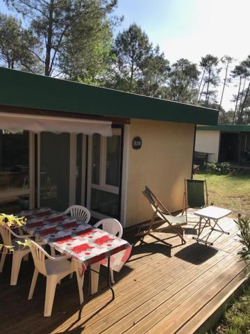 Village Vacances Aux Villages Sous Les Pins Leon Exterior photo